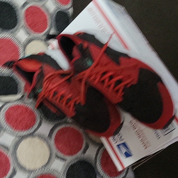 Men's Nike Shoes - Picture 2 of 6